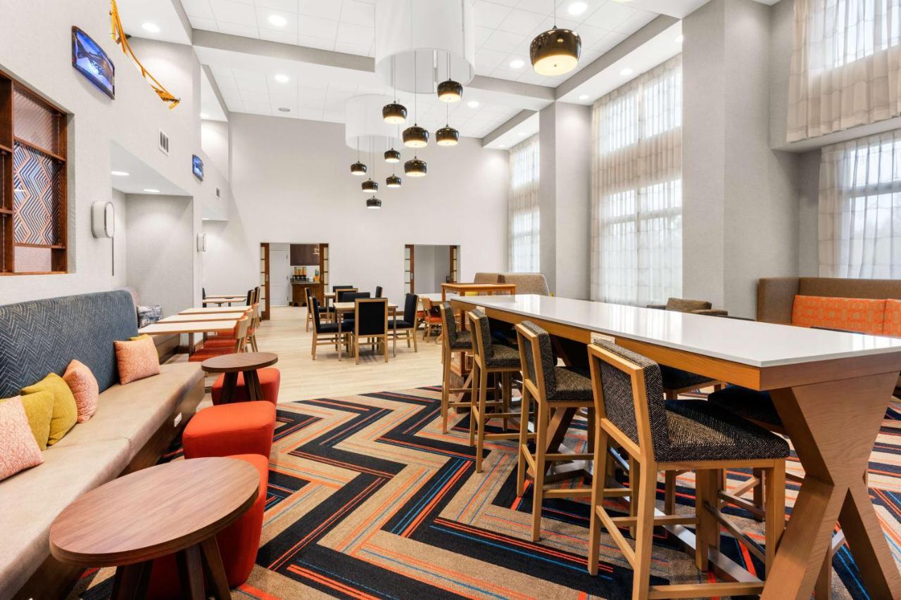 Hampton Inn & Suites Fairbanks Eksteriør bilde