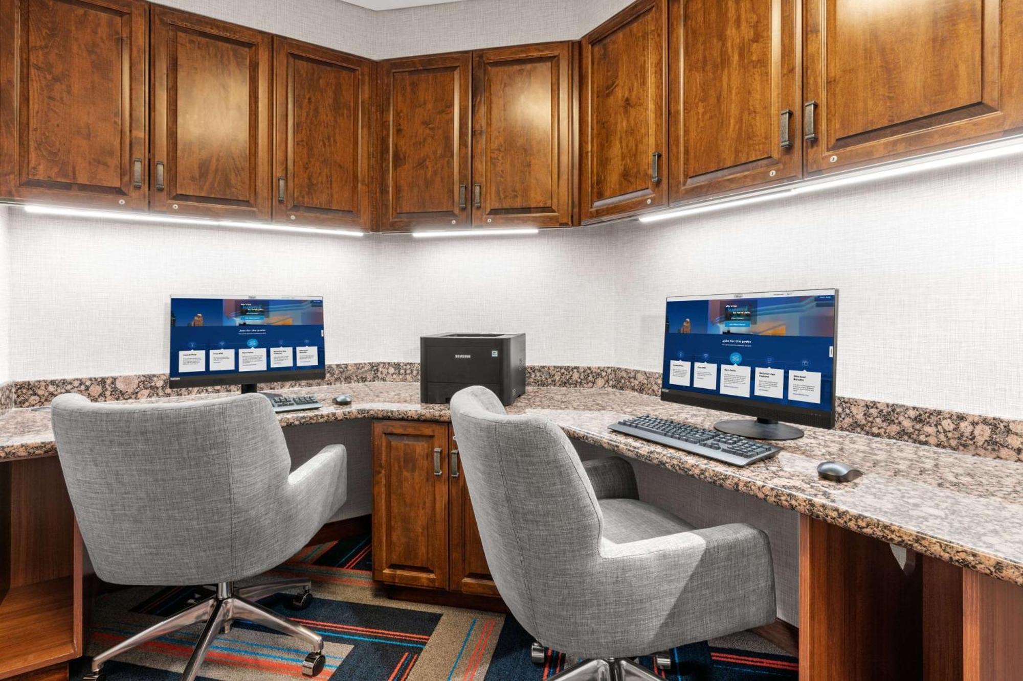 Hampton Inn & Suites Fairbanks Eksteriør bilde
